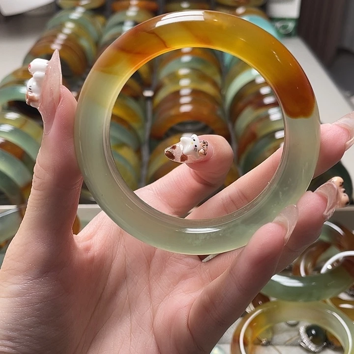 极***萝蛇纹石玉未镶嵌手镯