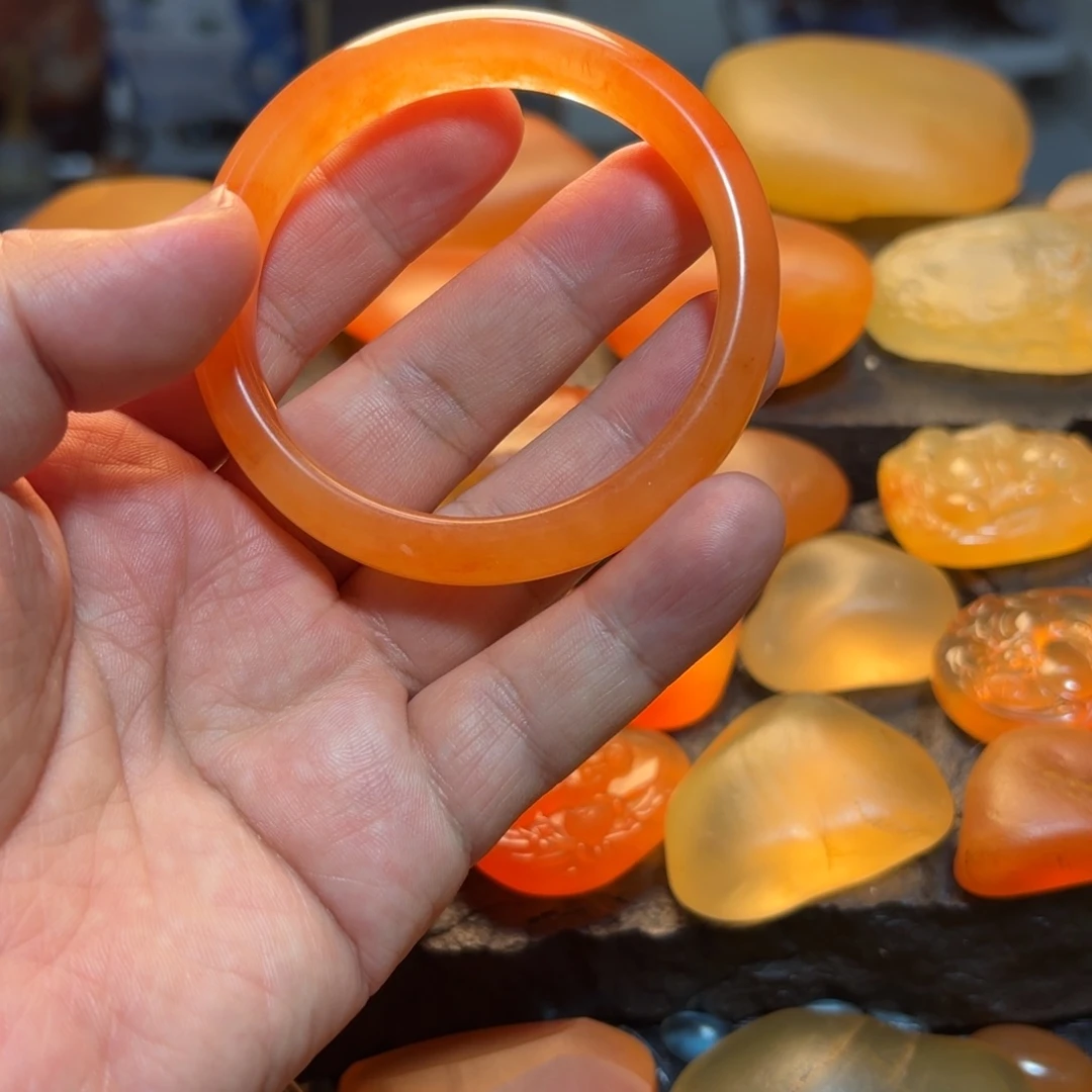 铛***铛石英岩玉未镶嵌手镯