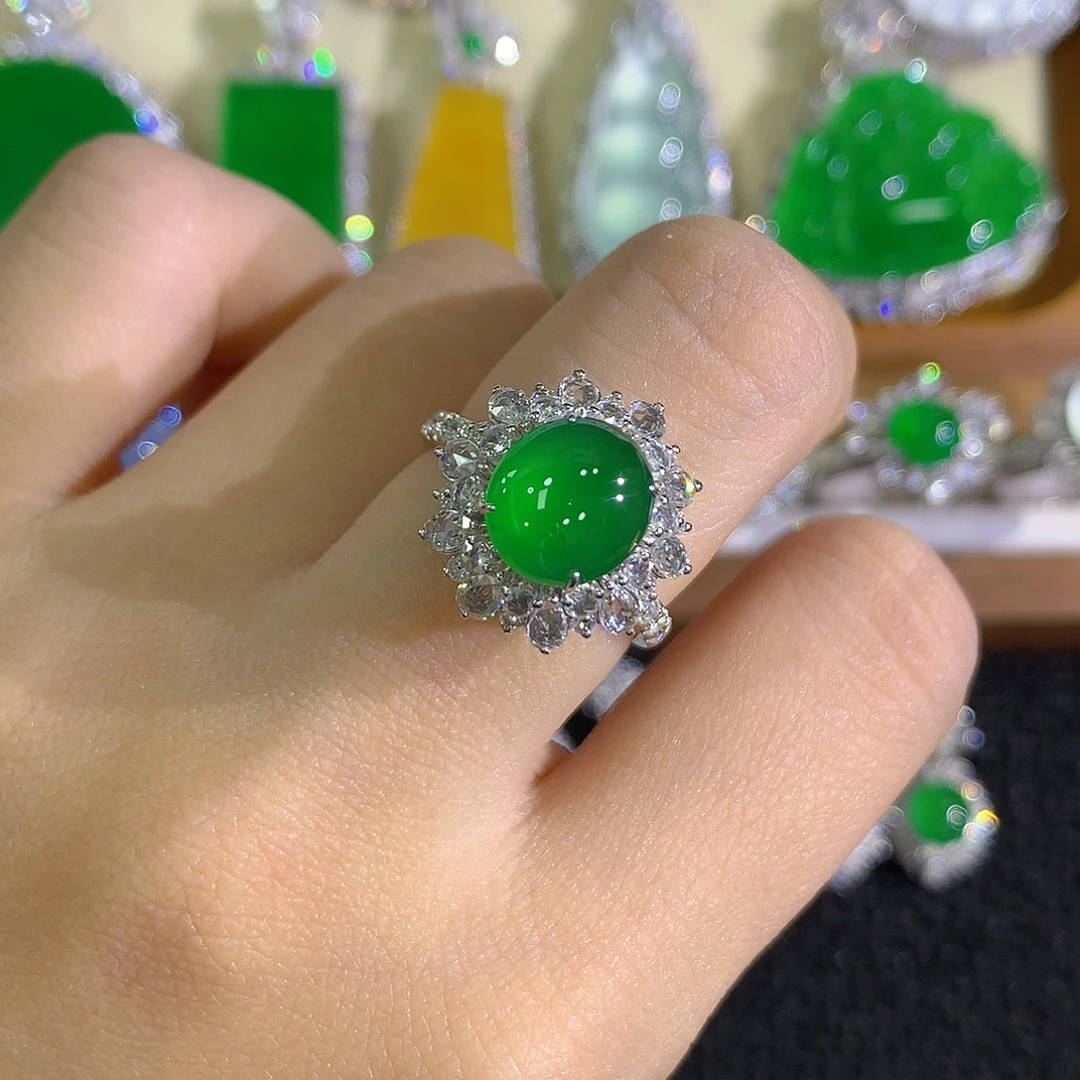 翡翠18K金镶嵌戒指蛋面