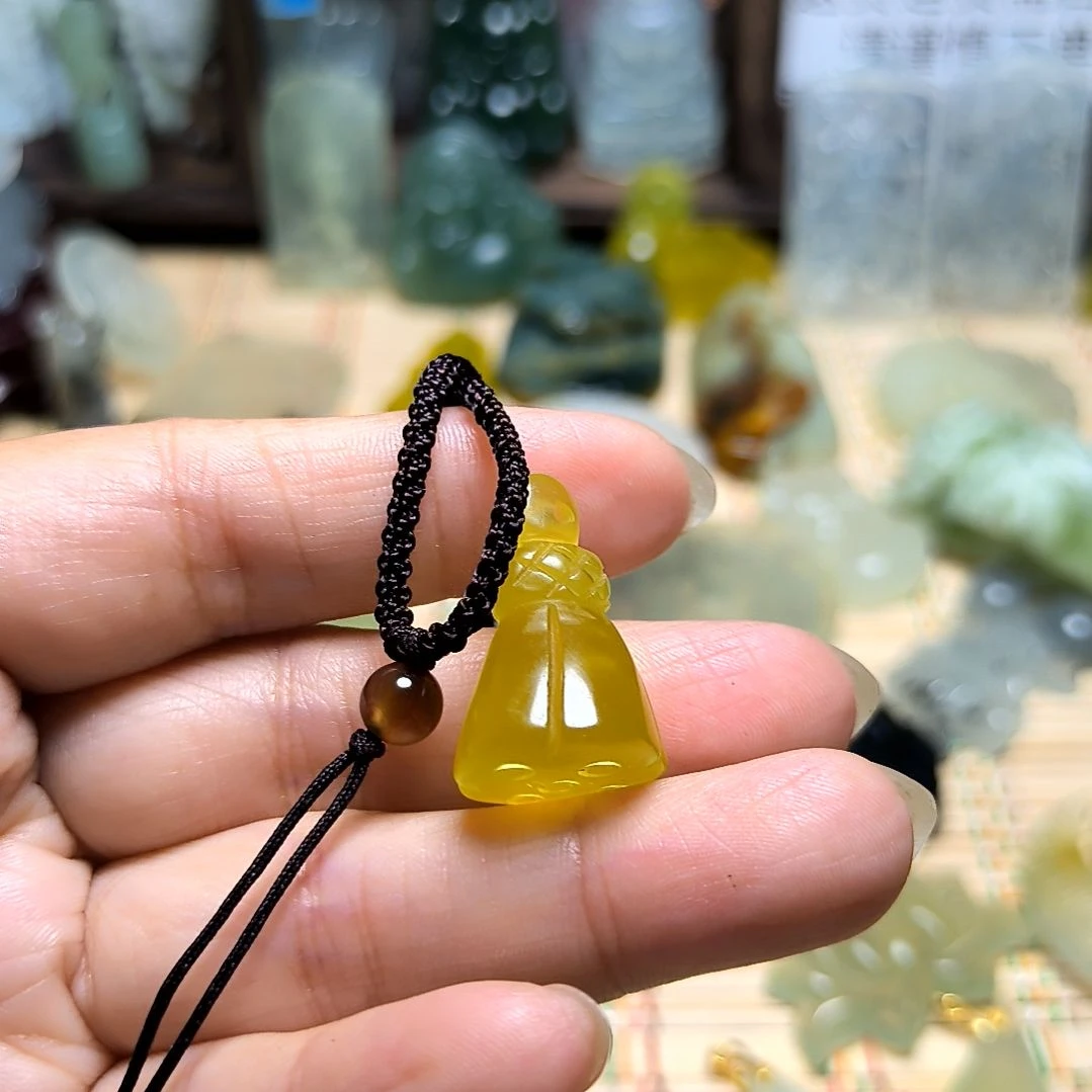 岫玉未镶嵌吊坠(不含链)仙*掌