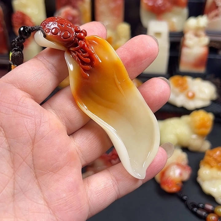 寿山石三彩老性芙蓉石