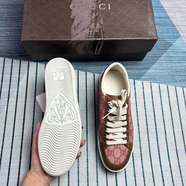 未使用 GUCCI/古驰 古驰红色满印板鞋三七