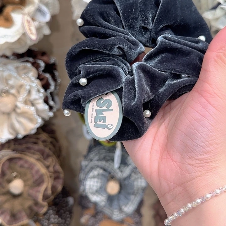 灰色珍珠丝绒发圈