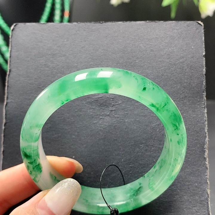 石英质玉未镶嵌手镯