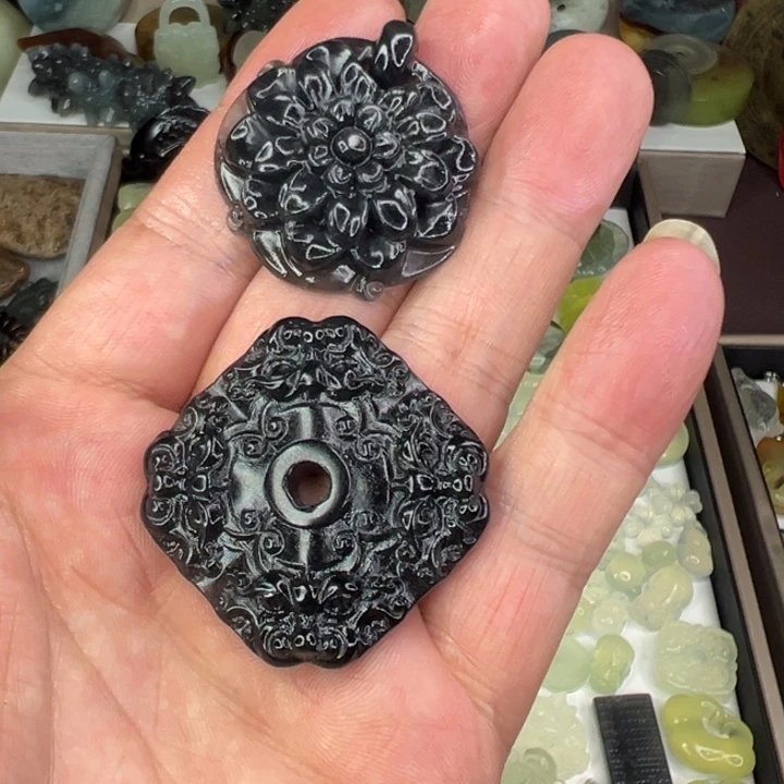 龙***忧未镶嵌岫玉颈饰顶级灰冰，加绳子