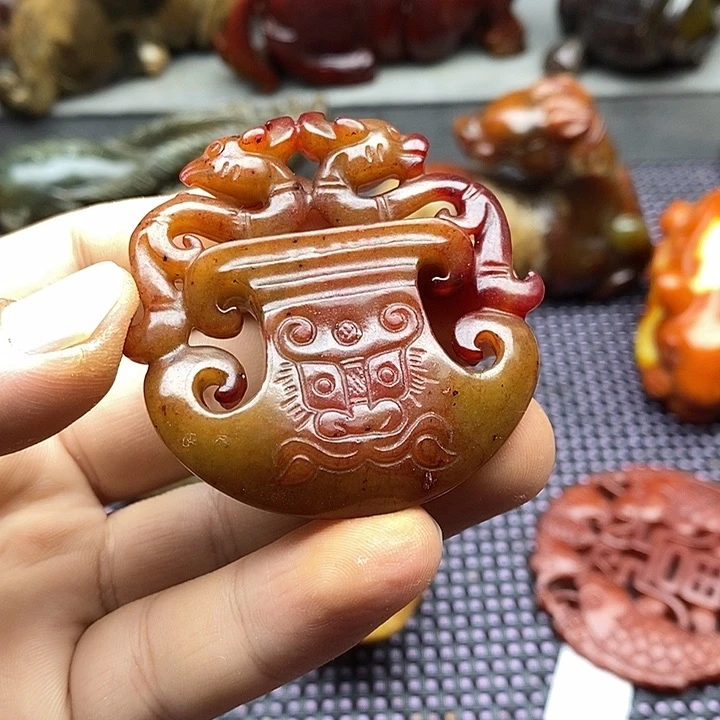 蛇纹石玉未镶嵌颈饰溧****?