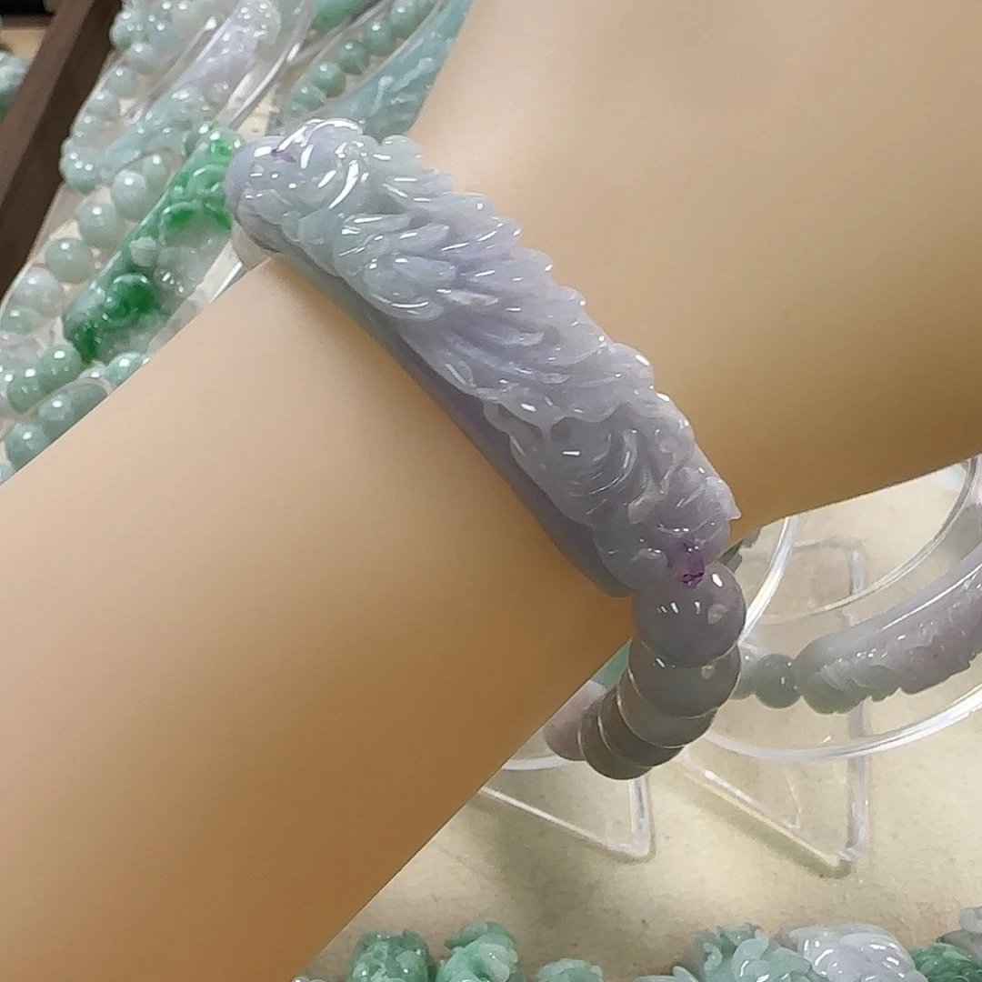 翡翠未镶嵌颈饰手牌