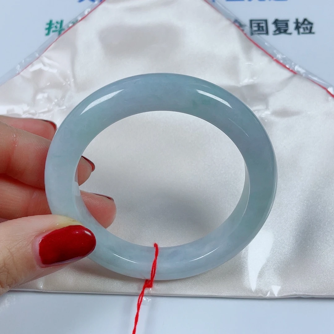 哈***孩翡翠未镶嵌手镯天然