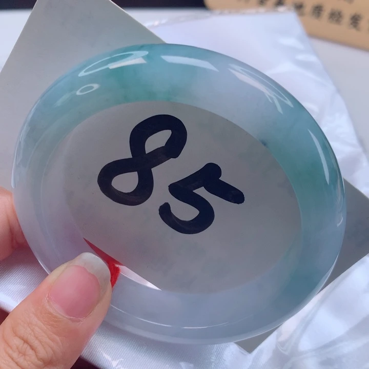 翡翠手镯未镶嵌轮胎