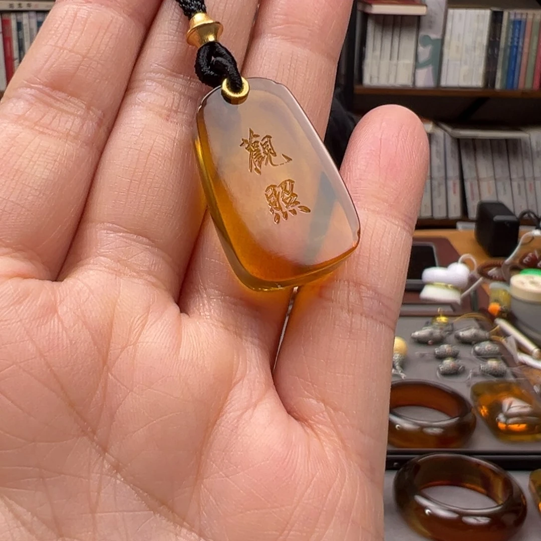 琥珀颈饰未镶嵌观照