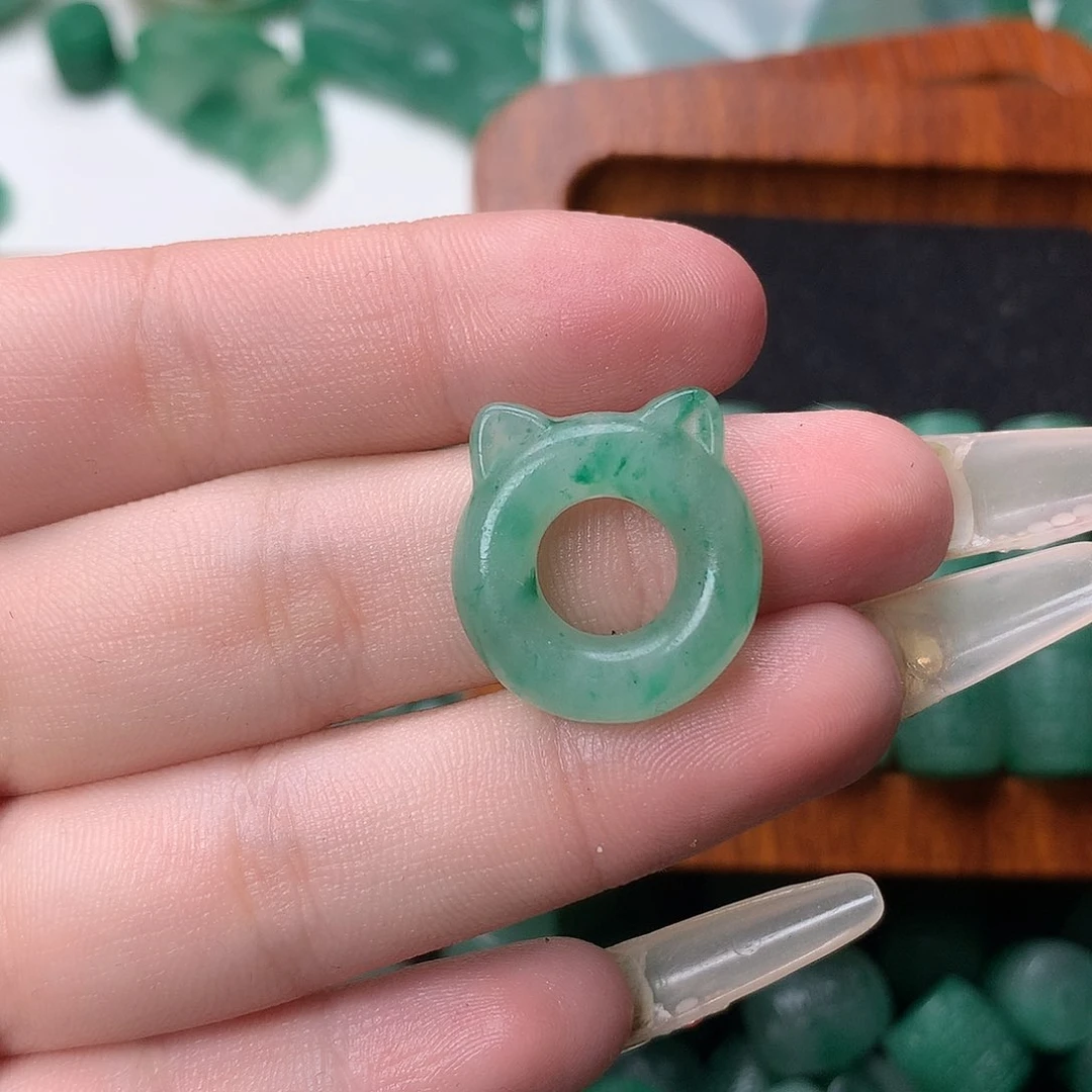 石英质玉未镶嵌颈饰