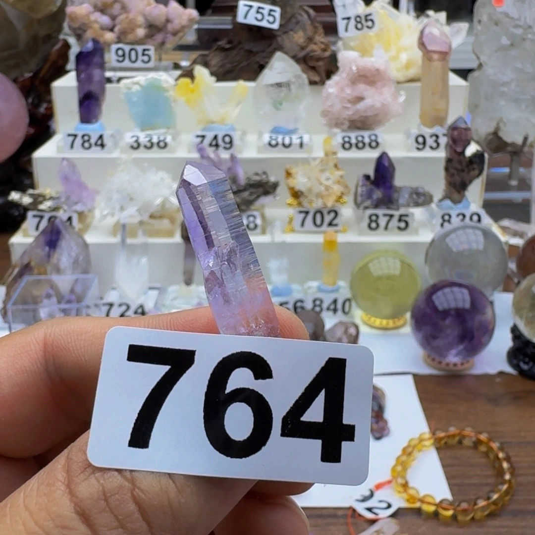 凡***舒未镶嵌珠宝半成品水晶