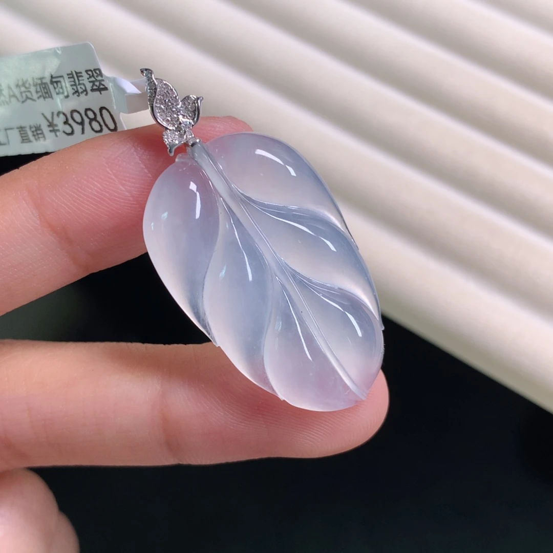 翡翠颈饰18K金镶嵌茅台白叶子