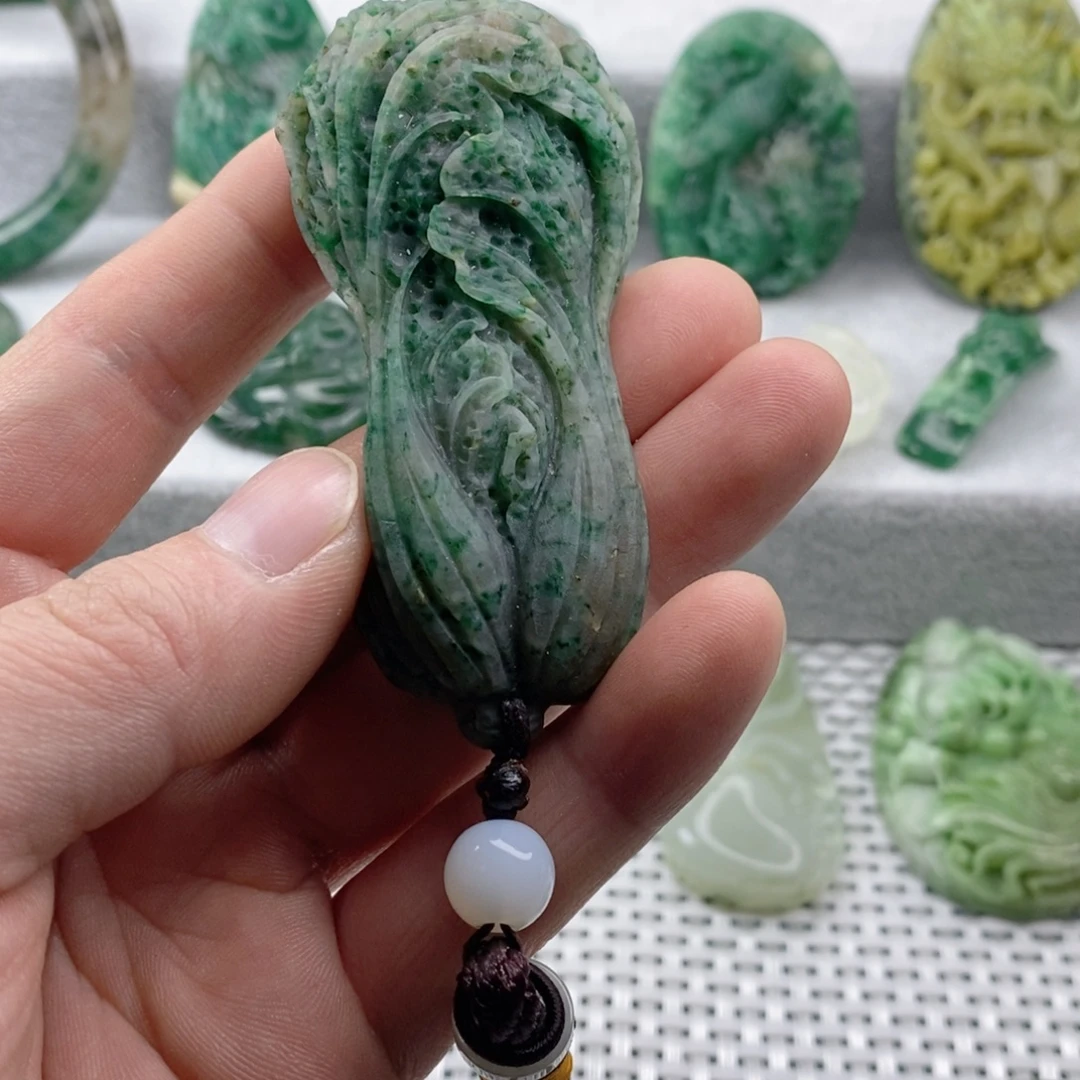 独山玉未镶嵌颈饰