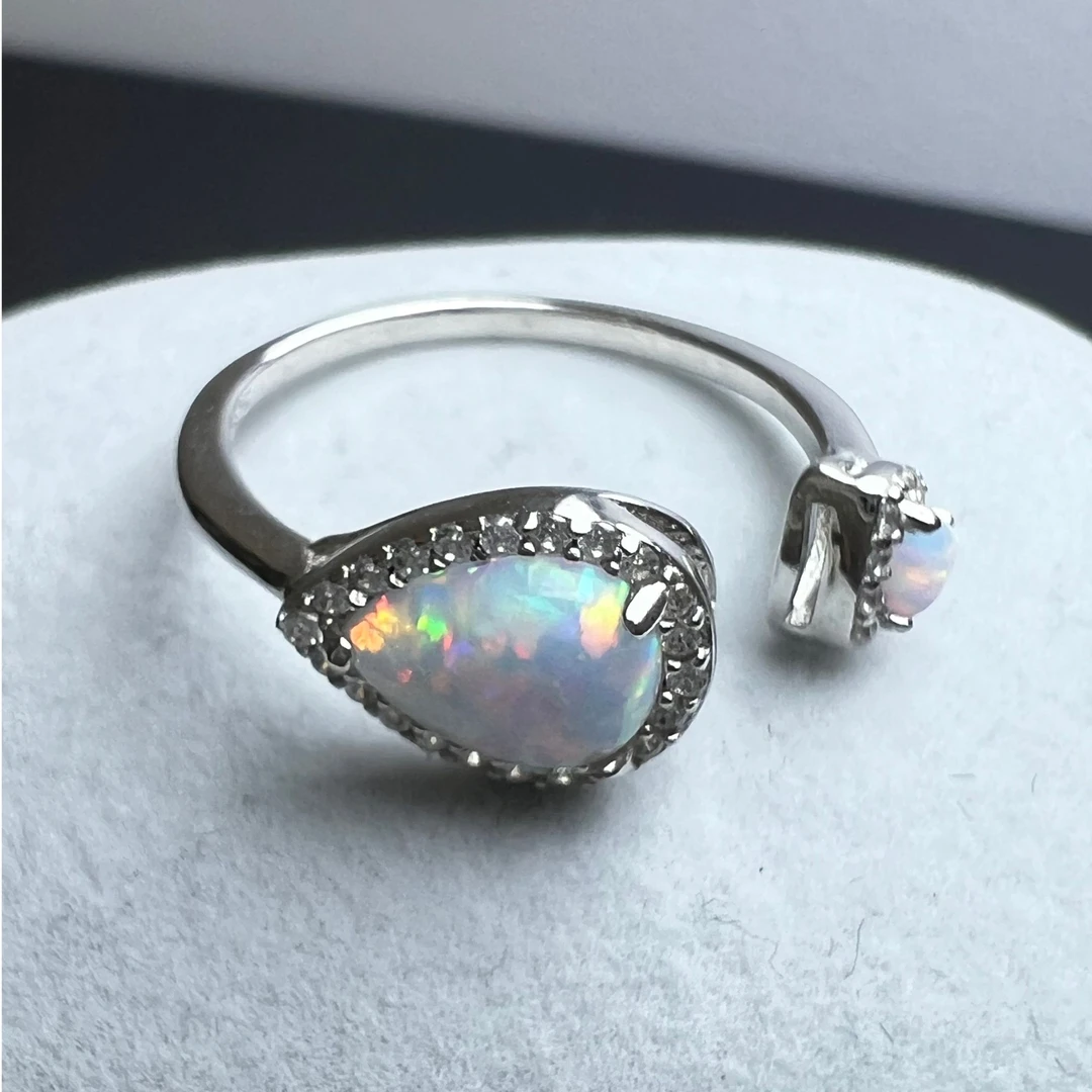 合成欧泊合成欧泊蓝色白色梨形水滴形S925银镶嵌开口戒指