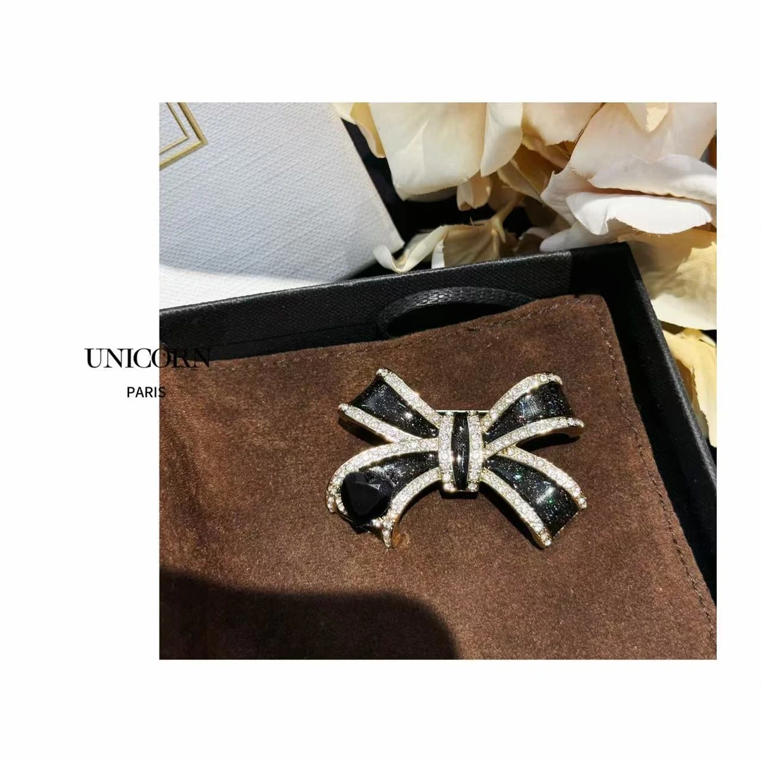 铜合金珐琅胸针 25B新款公主黑蝴蝶结珐琅胸针 XZ0149-1