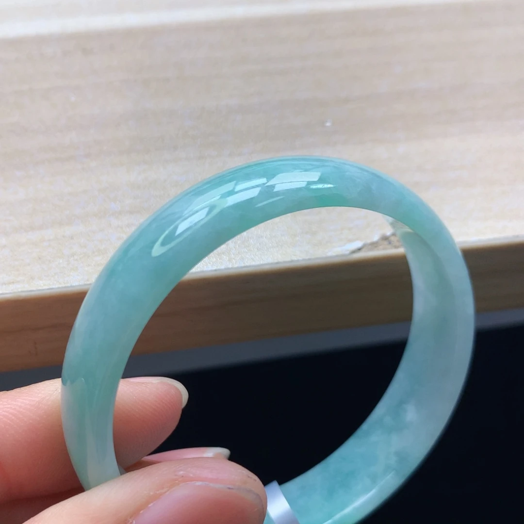 未镶嵌手镯翡翠手镯