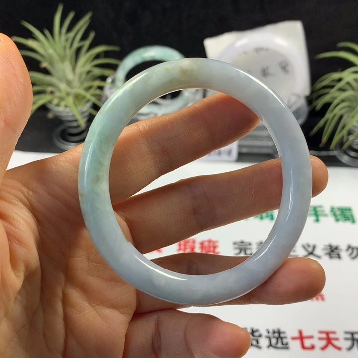 翡翠未镶嵌手镯6号。 56圈