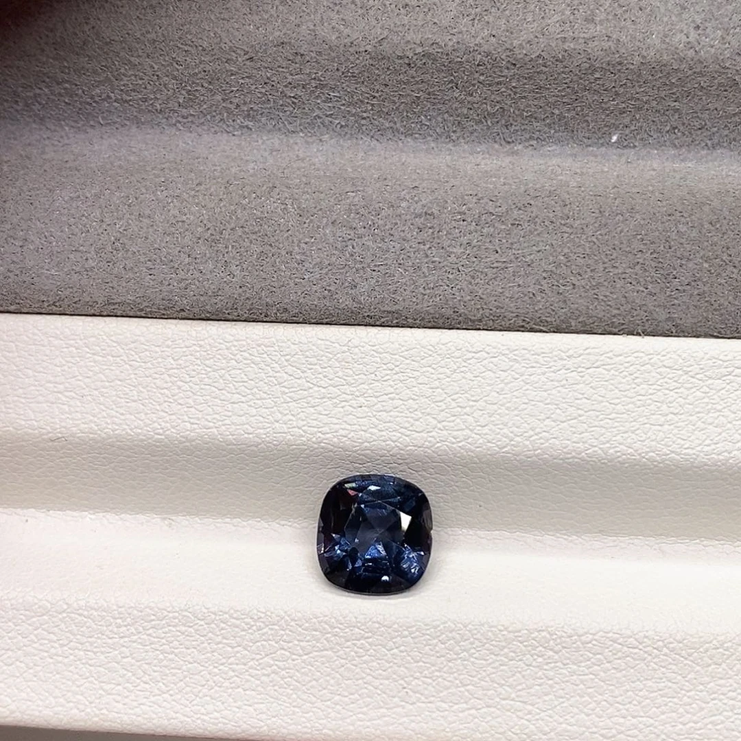 尖晶石裸石2.58克拉天然金属灰尖晶石