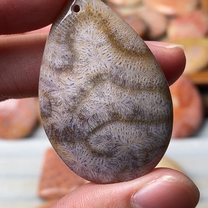 安***素硅化玉未镶嵌吊坠