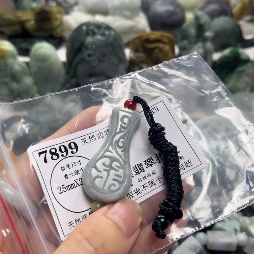 翡翠未镶嵌颈饰7899