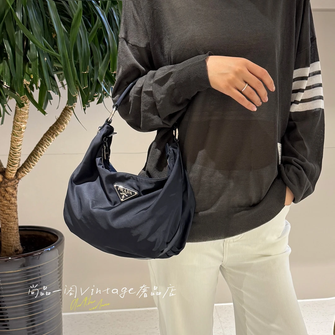 95新 Prada/普拉达 尚品一阁/深蓝色尼龙hobo腋下包
