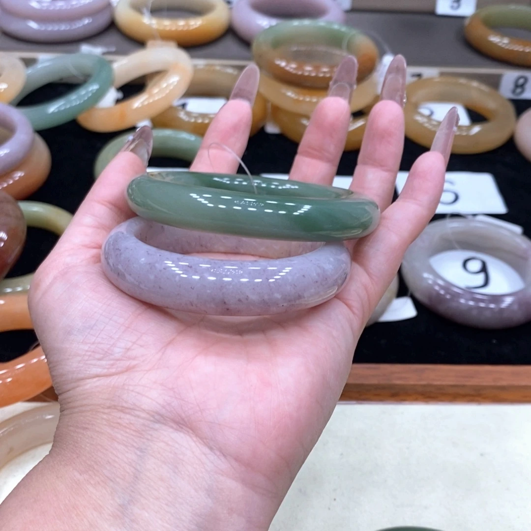 堡***堡石英质玉未镶嵌手镯