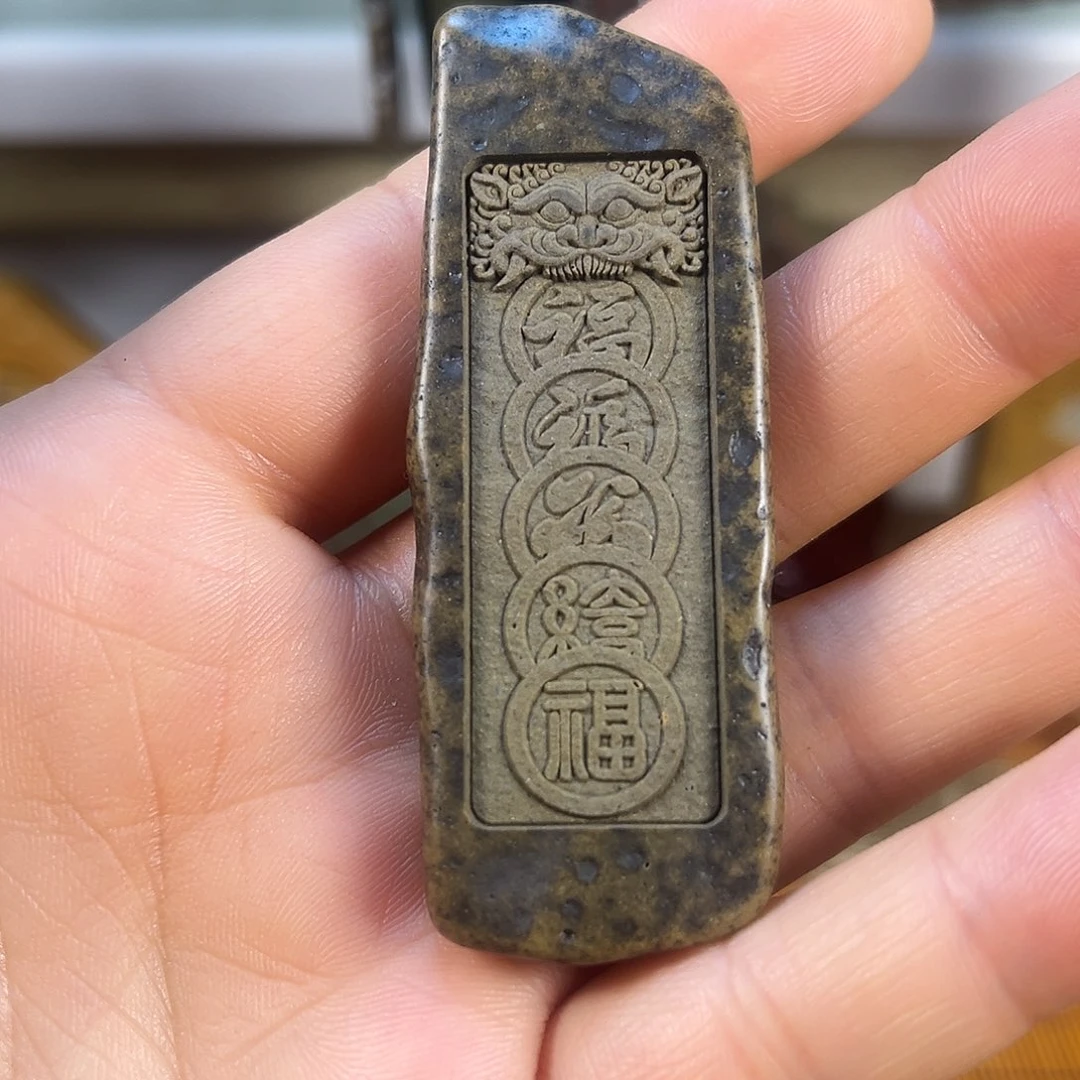 新疆原石雕刻手把件