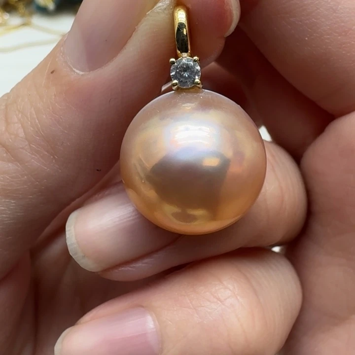 18K金镶嵌颈饰拼合珍珠（马贝珠）