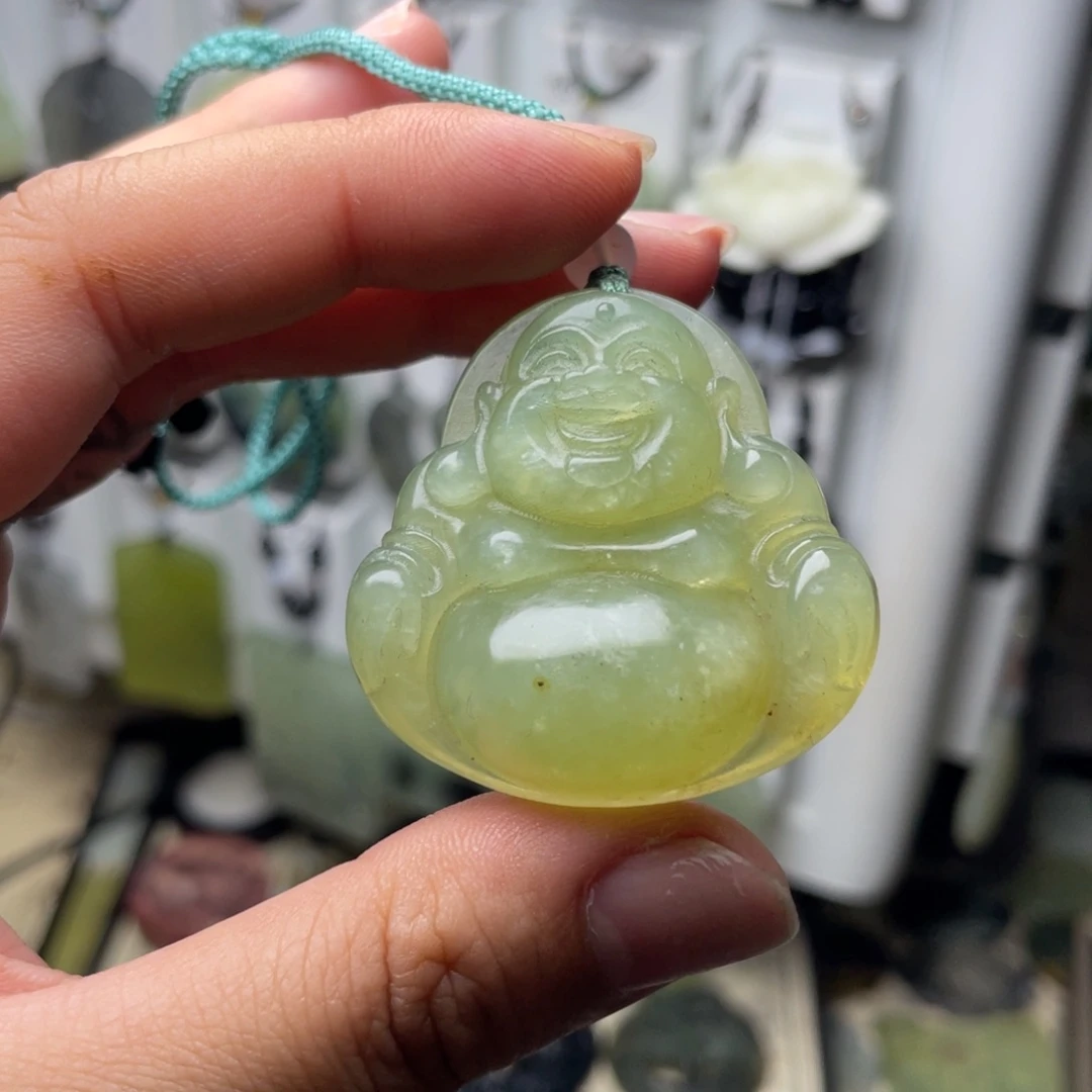 岫玉未镶嵌颈饰大肚佛