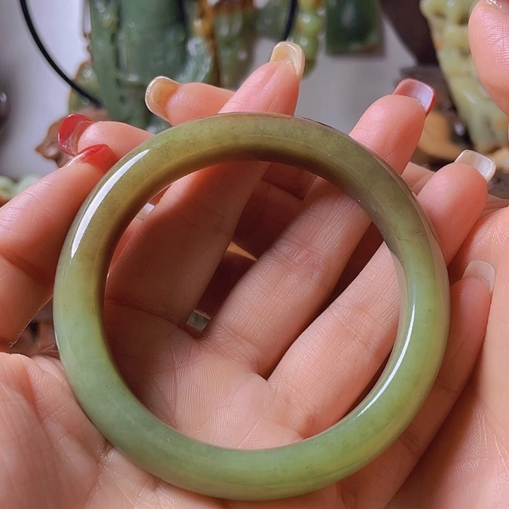 未镶嵌岫岩河磨玉（透闪石质玉）把件董*会