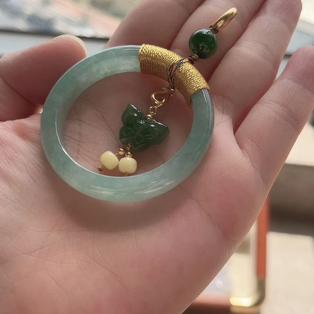 翡翠未镶嵌颈饰镯子