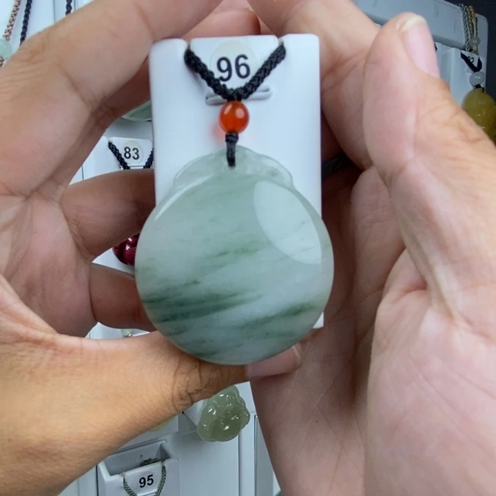 雁****颈饰未镶嵌石英质玉