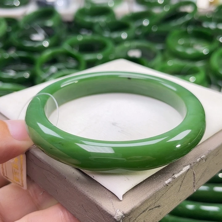 未镶嵌手镯和田玉（碧玉）