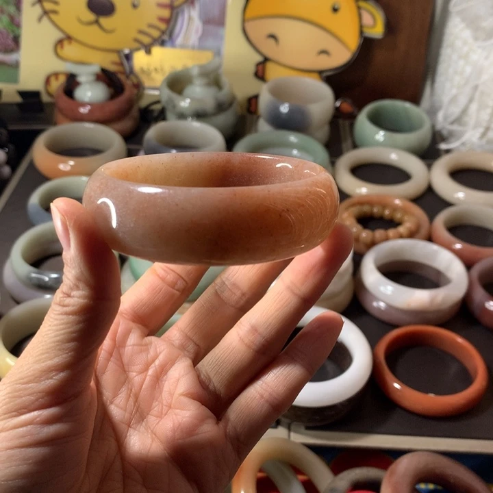 石英质玉（佘太翠）未镶嵌手镯