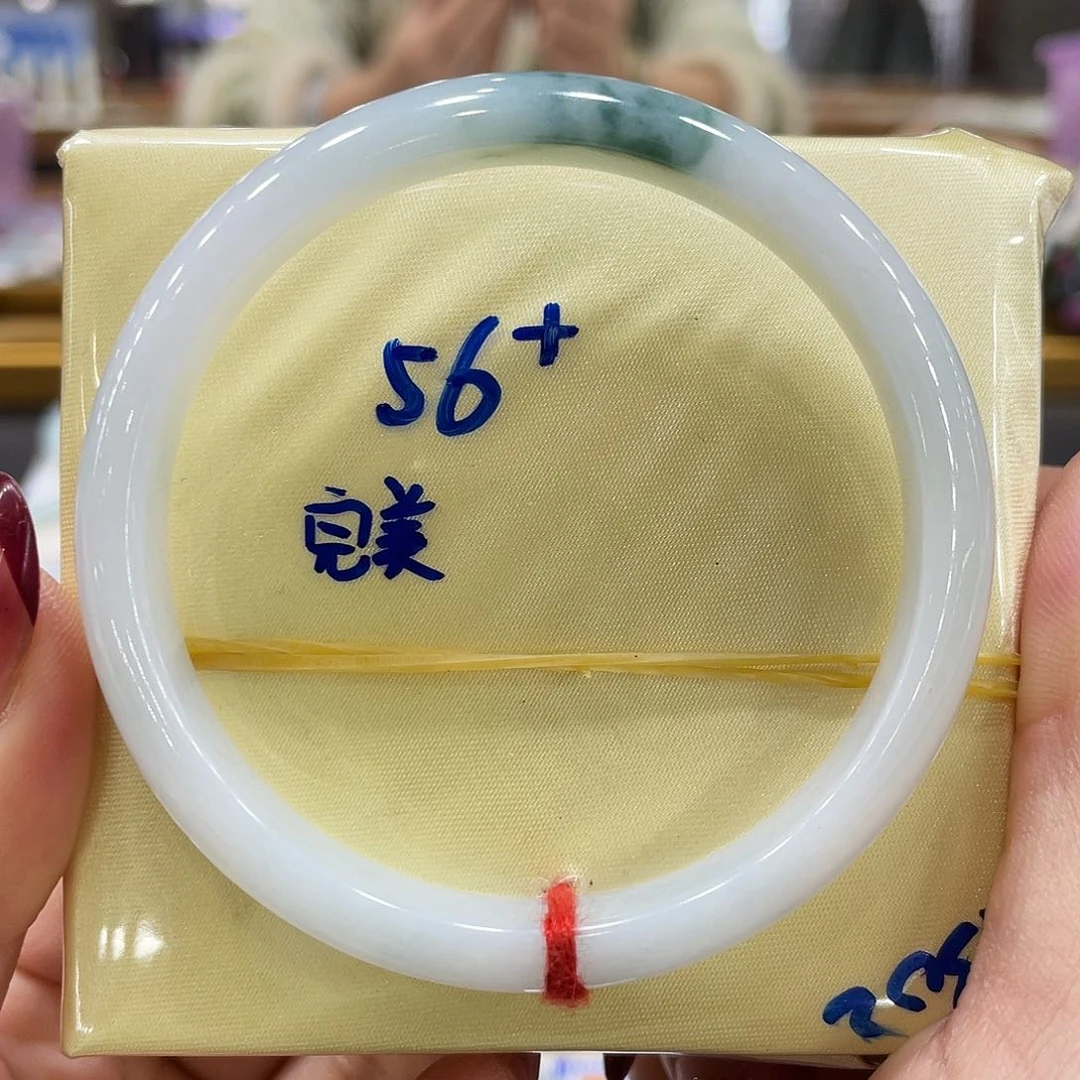 翡翠手镯未镶嵌翡翠手镯