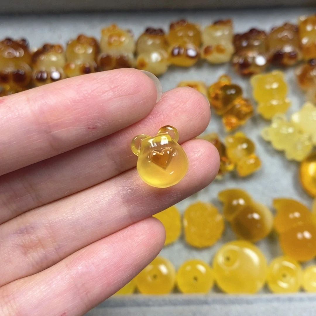 琥珀颈饰未镶嵌小熊头