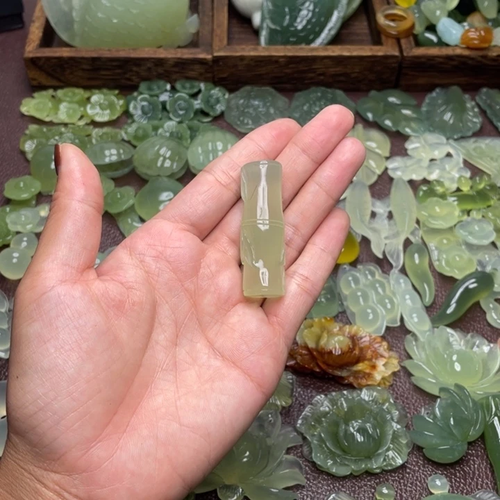 合金蛇纹石玉颈饰