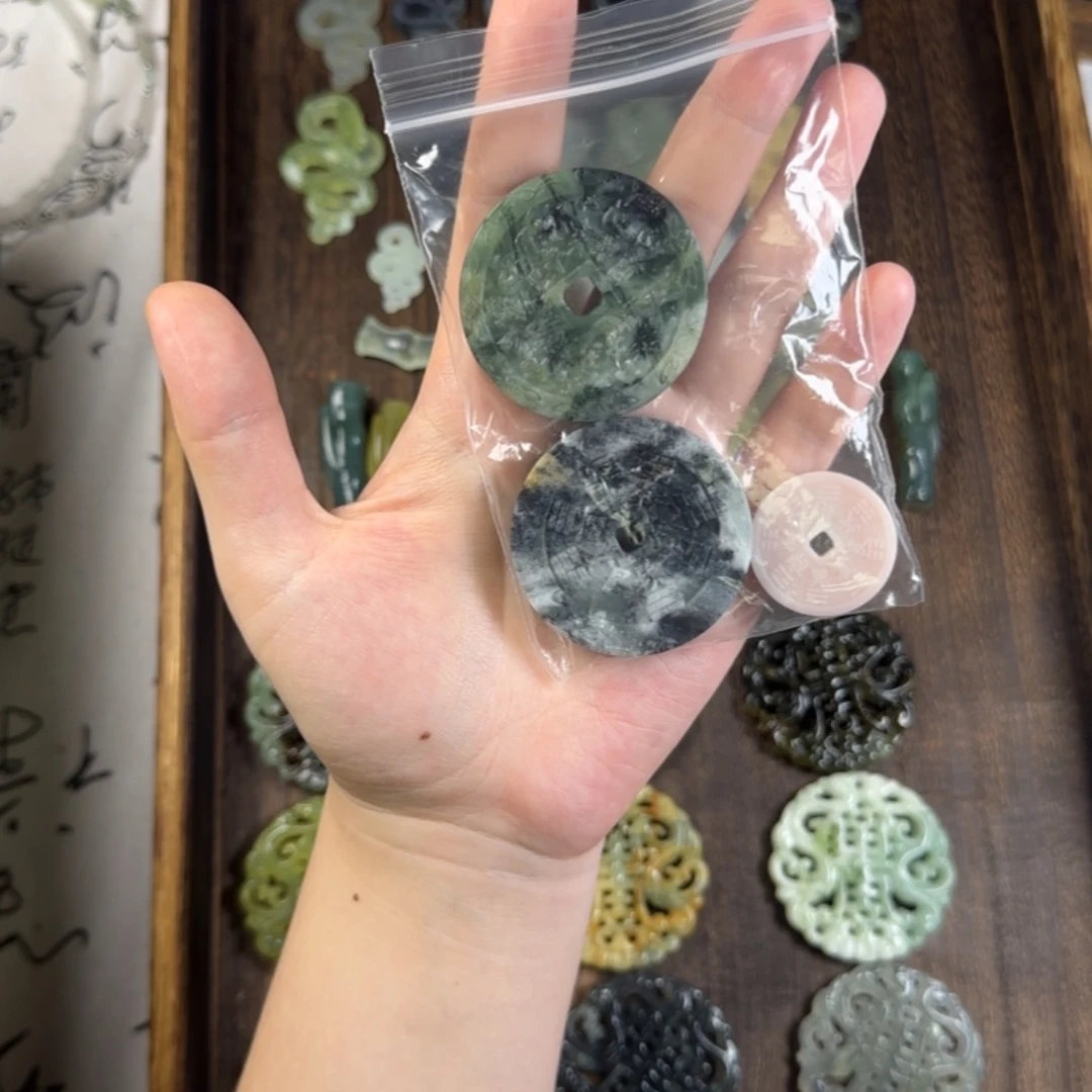 枠***合金蛇纹石玉颈饰