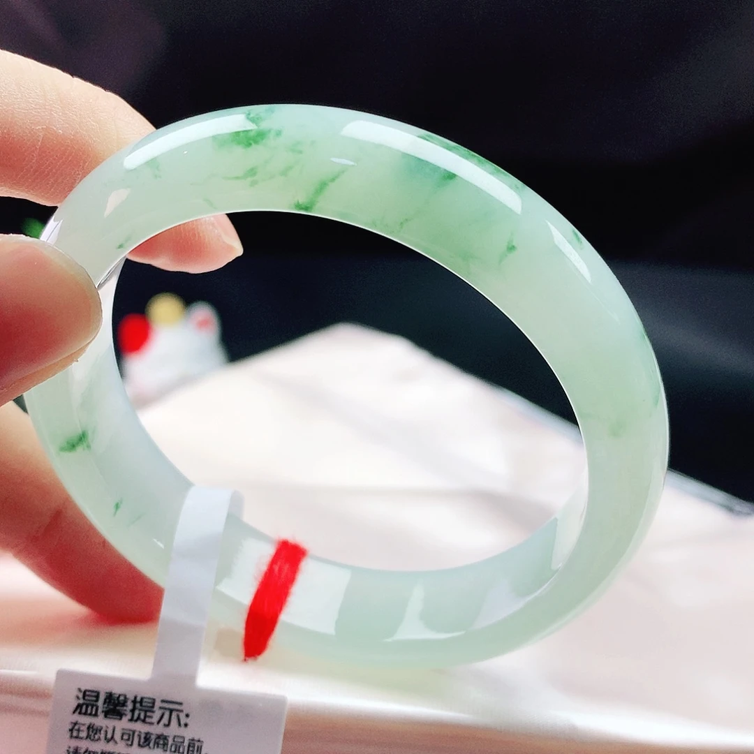 未镶嵌手镯（贵妃镯）翡翠54圈