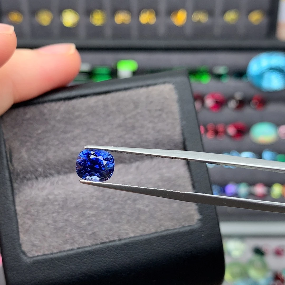 蓝宝石裸石2.14克拉矢车菊