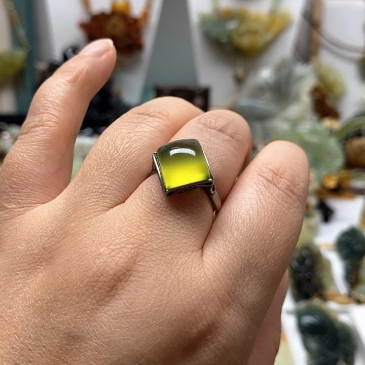 银S925镶嵌蛇纹石玉戒指