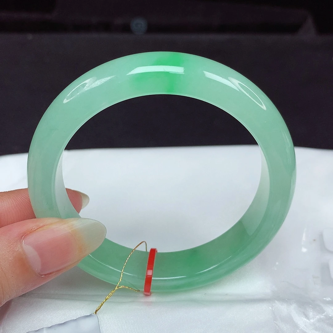 翡翠手镯未镶嵌56圈927