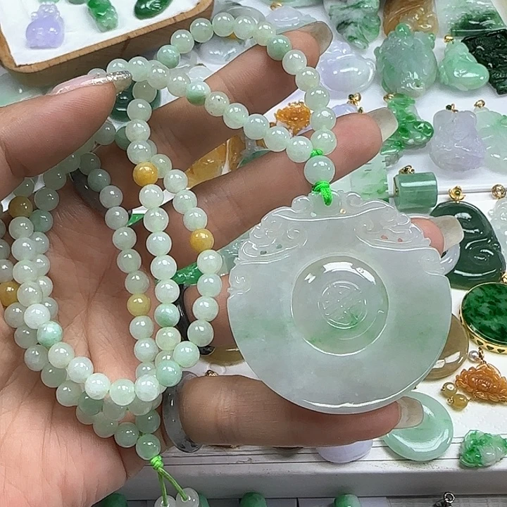 翡翠颈饰未镶嵌冰阳飘绿时来运转