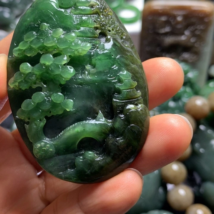 余***好和田玉未镶嵌颈饰