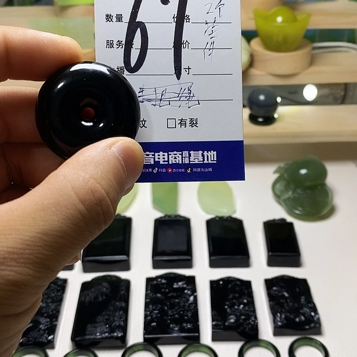 岫玉未镶嵌挂件人*。岫玉