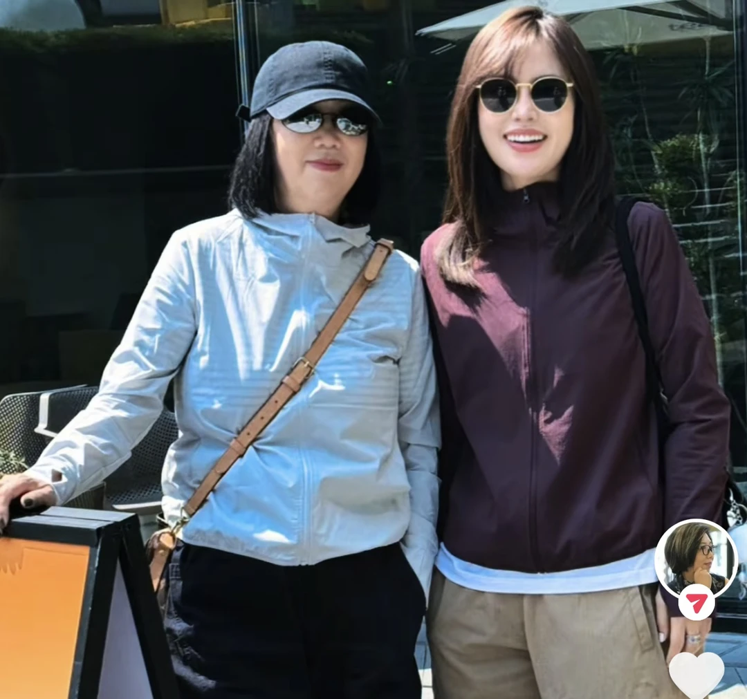 251636（阿梦服饰）防晒帽衫 衣长59