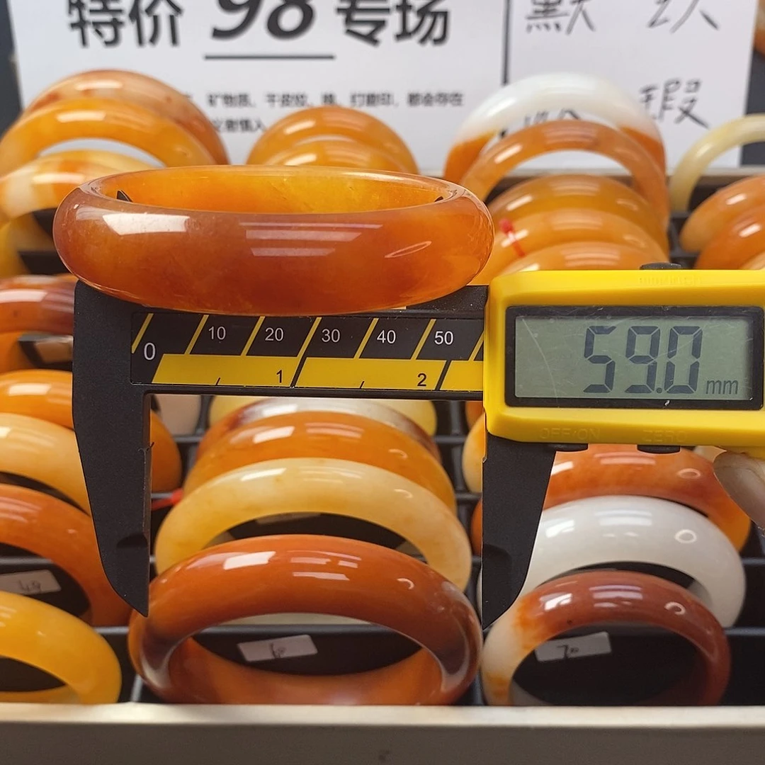 未镶嵌石英质玉（黄龙玉）手镯80号