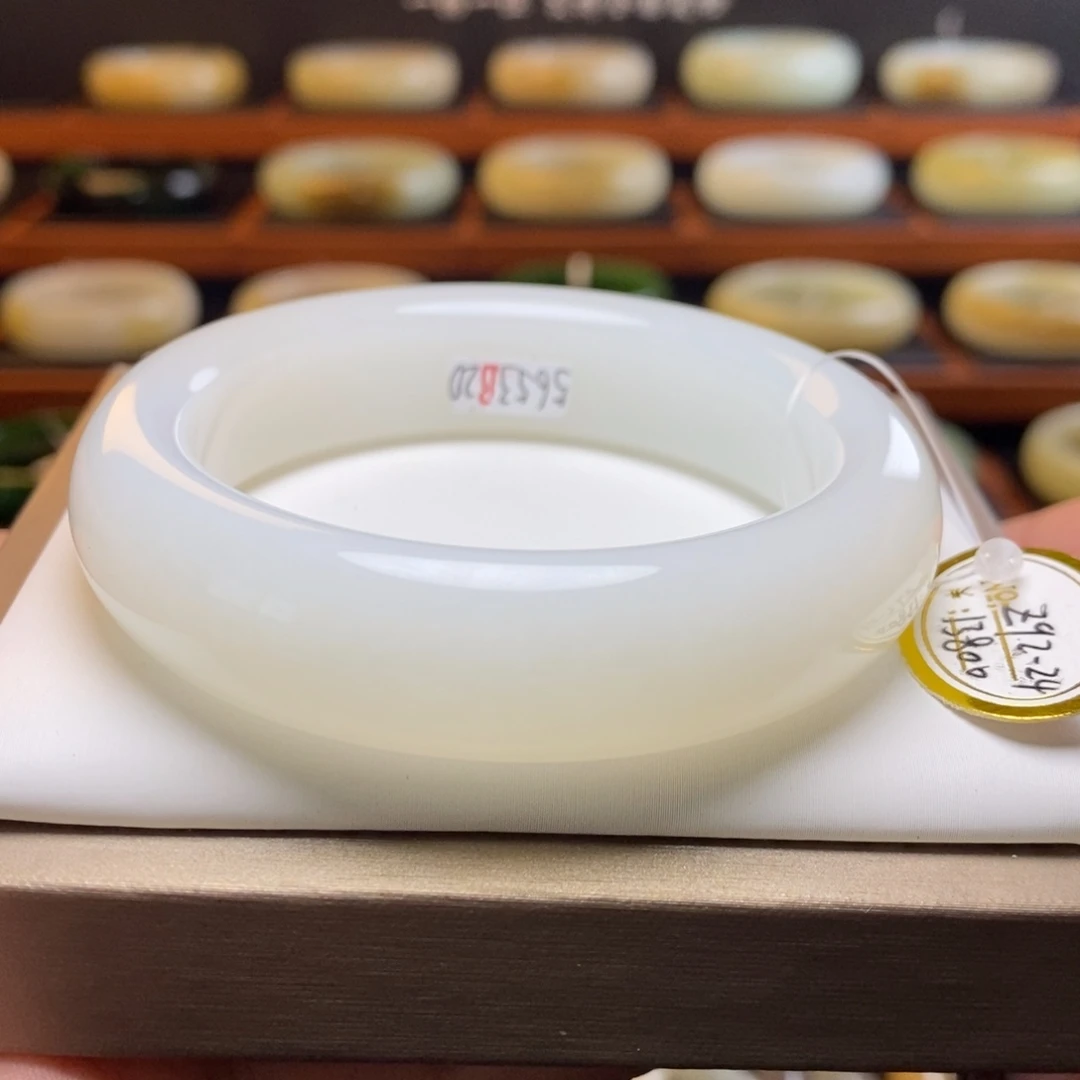 和田玉未镶嵌手镯53圈