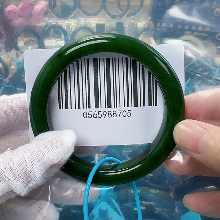 和田玉手镯未镶嵌微瑕5657